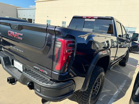 Used 2024 GMC Sierra 2500 AT4X w/ AT4X AEV Edition image 6