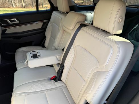 Used 2018 Ford Explorer Platinum image 18