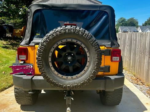 Used 2012 Jeep Wrangler Unlimited Sport AWD/4WD image 2
