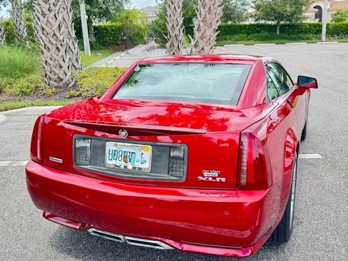 Used 2009 Cadillac XLR RWD image 9