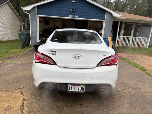 Used 2016 Hyundai Genesis 3.8 image 16