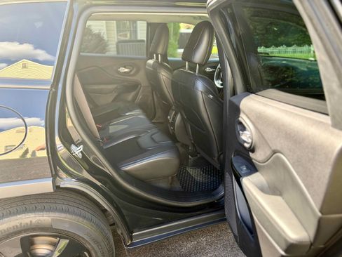 Used 2020 Jeep Cherokee Latitude Plus AWD/4WD image 11