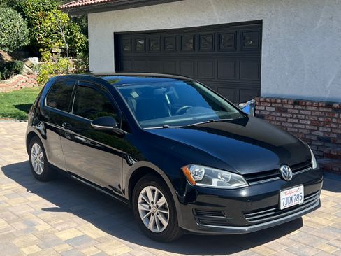 Used 2015 Volkswagen Golf S image 1
