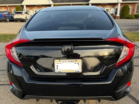 Used 2021 Honda Civic Sport image 6