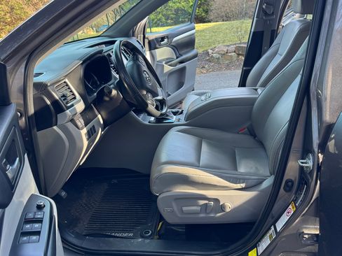 Used 2018 Toyota Highlander XLE image 6