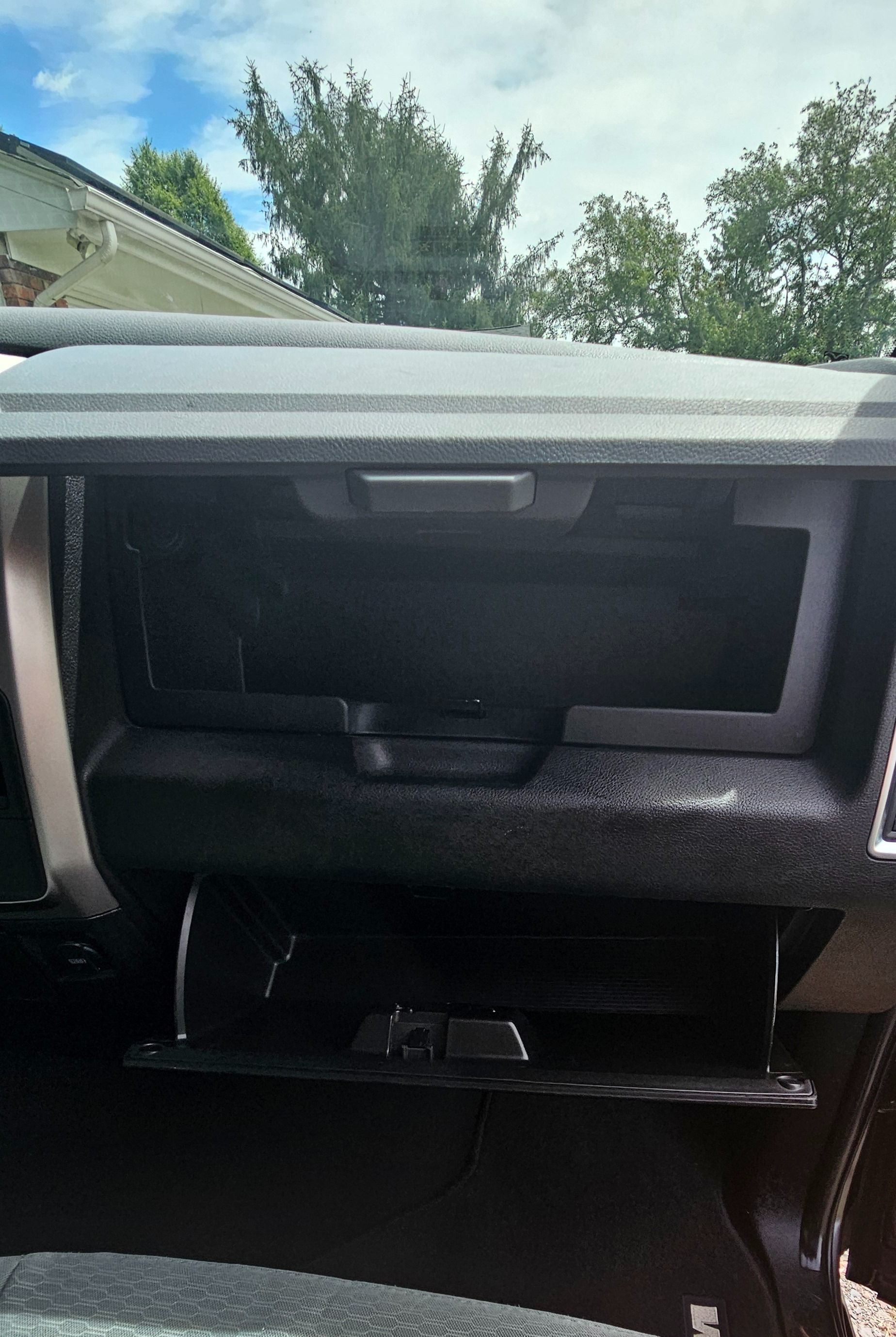 Used 2019 RAM 1500 Classic SLT RWD image 15