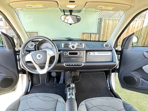 Used 2014 smart fortwo pure RWD image 4