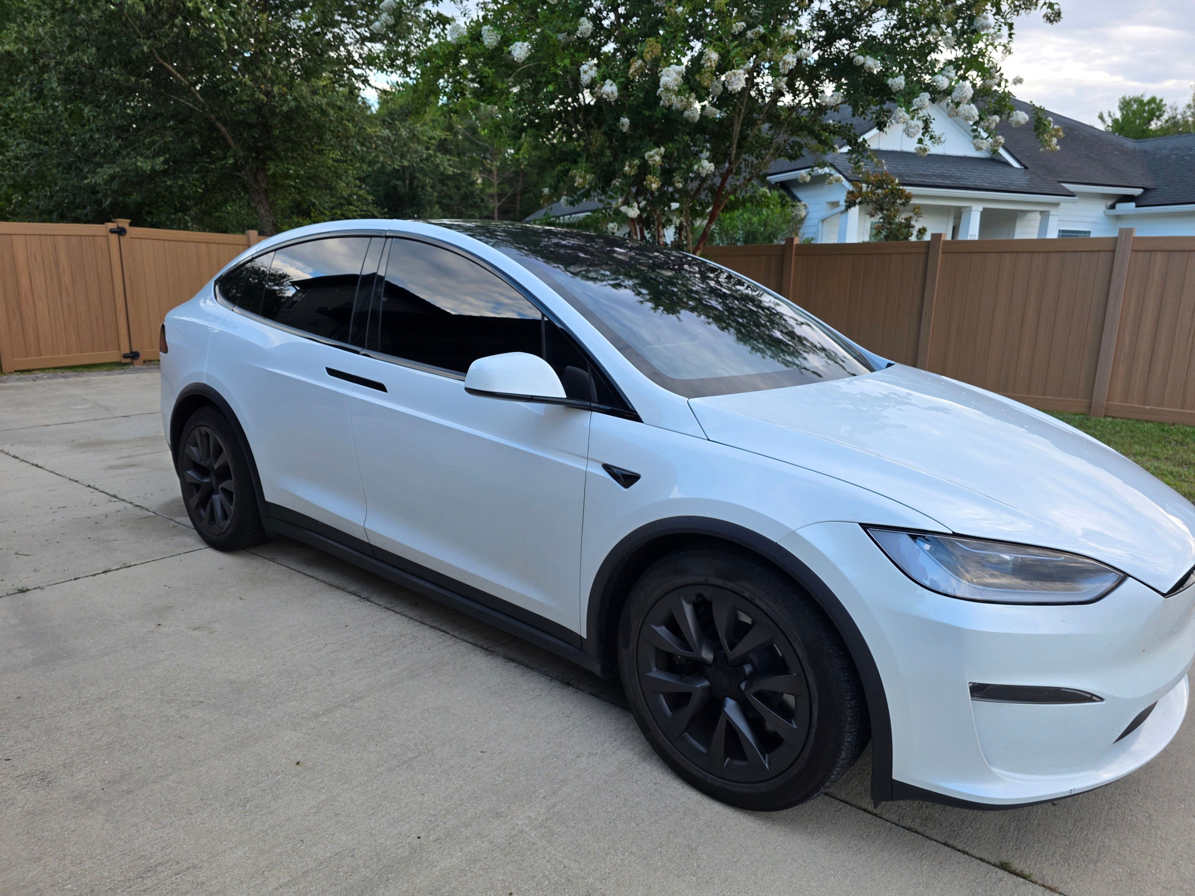 Used 2025 Tesla Model X AWD/4WD image 4