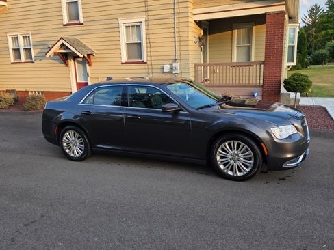 Used 2015 Chrysler 300 Limited image 5