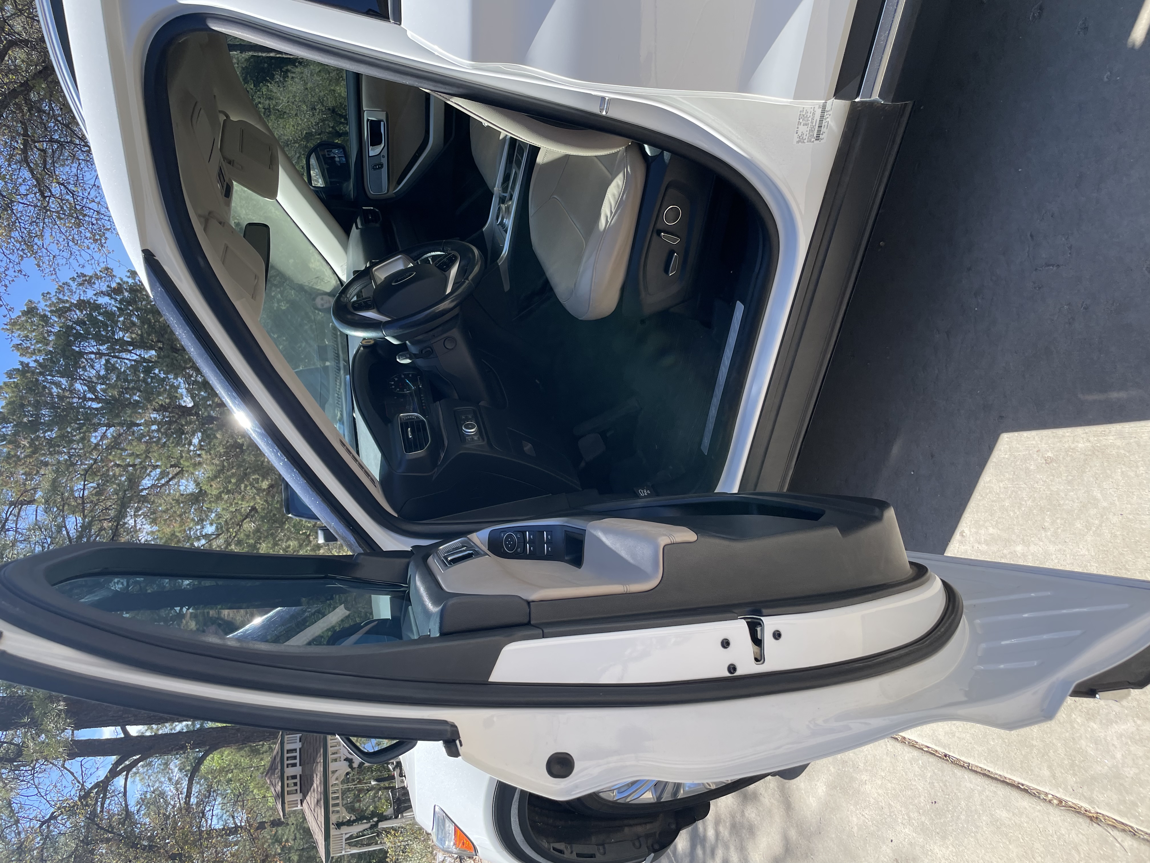 Used 2020 Ford Explorer Limited w/ Hybrid Equipment Group 310A RWD image 17