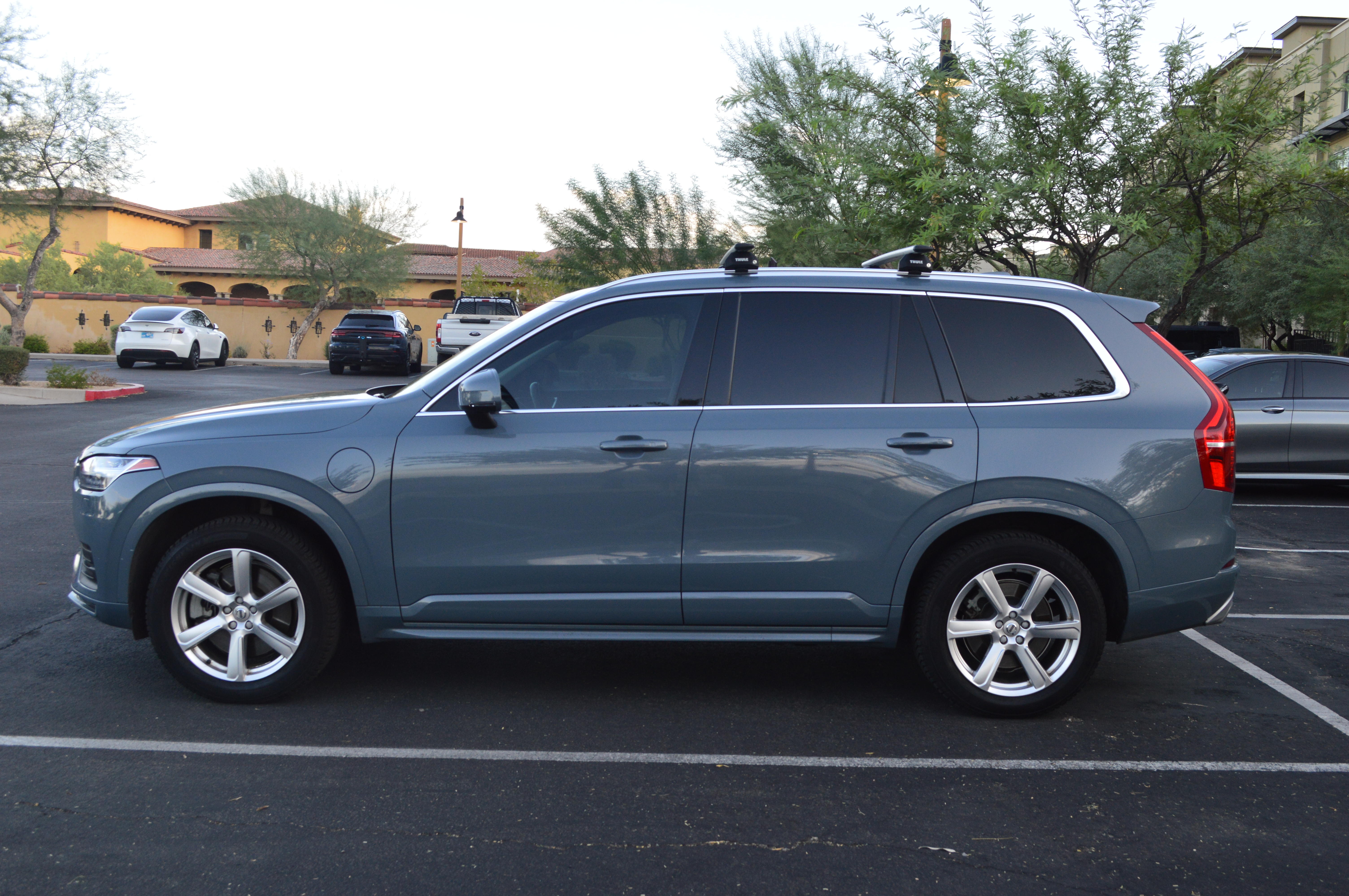 Used 2020 Volvo XC90 T8 Momentum AWD/4WD image 4