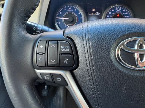 Used 2016 Toyota Sienna XLE image 26