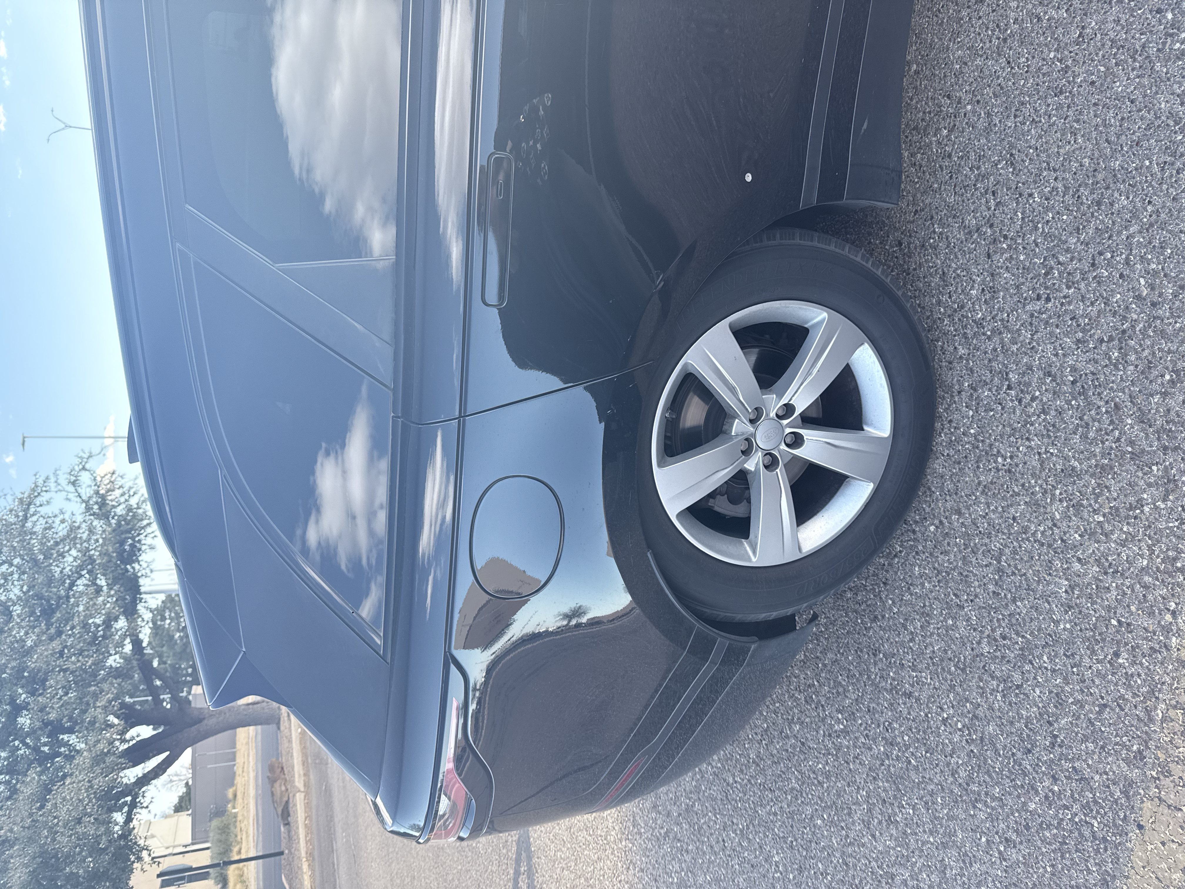 Used 2018 Land Rover Range Rover Velar S AWD/4WD image 2