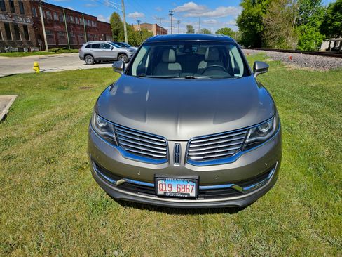 Used 2016 Lincoln MKX Reserve w/ Technology Package AWD/4WD image 2