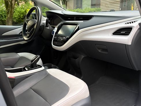 Used 2017 Chevrolet Bolt Premier FWD image 9