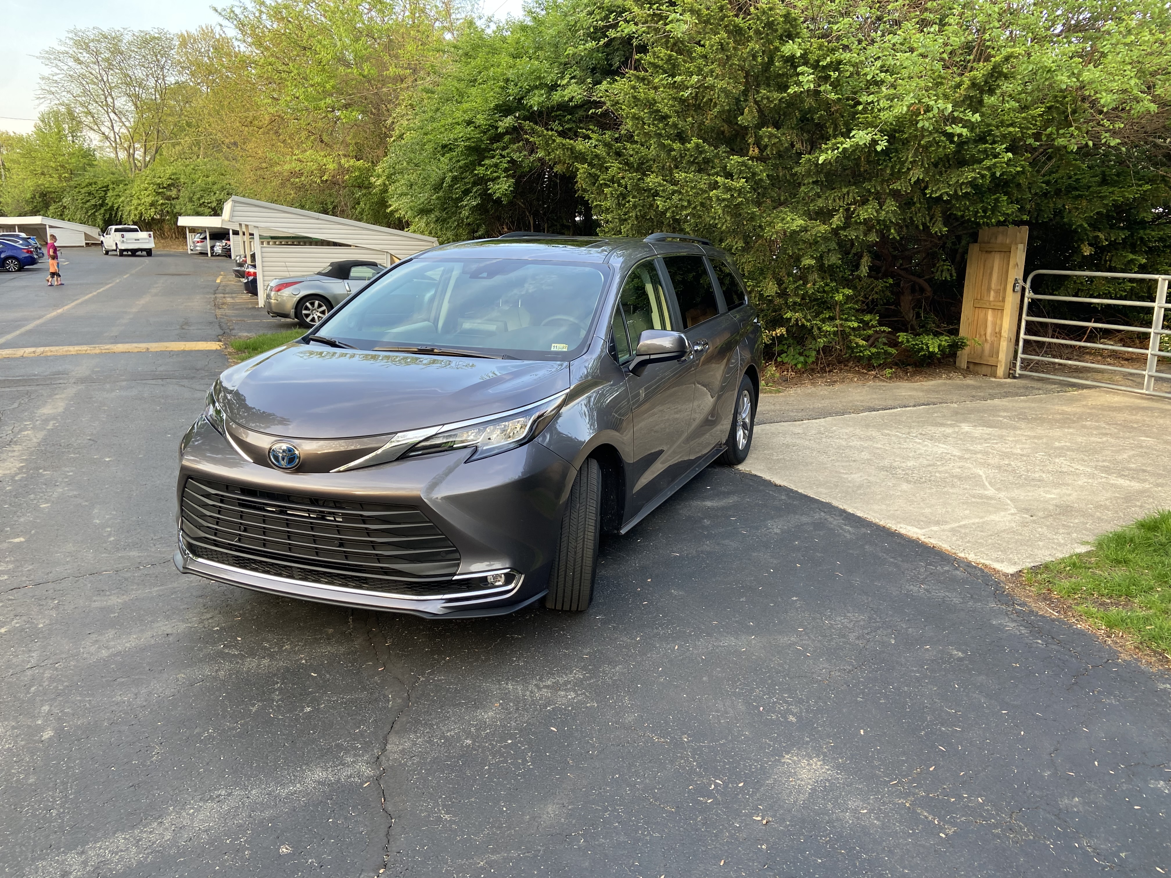 Used 2022 Toyota Sienna LE FWD image 4