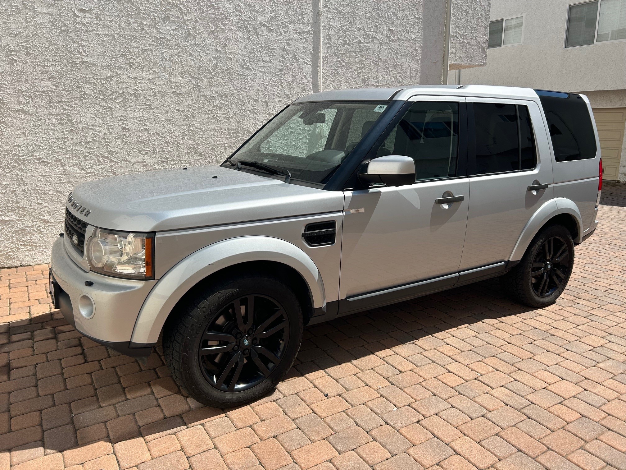 Used 2011 Land Rover LR4 HSE AWD/4WD image 1