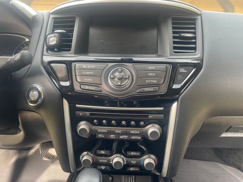 Used 2019 Nissan Pathfinder SV AWD/4WD image 4