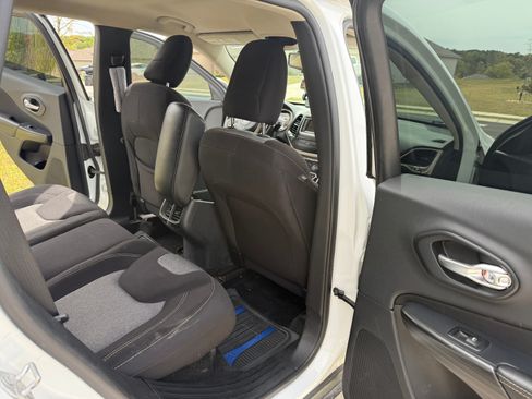 Used 2015 Jeep Cherokee Sport w/ Cold Weather Group image 6