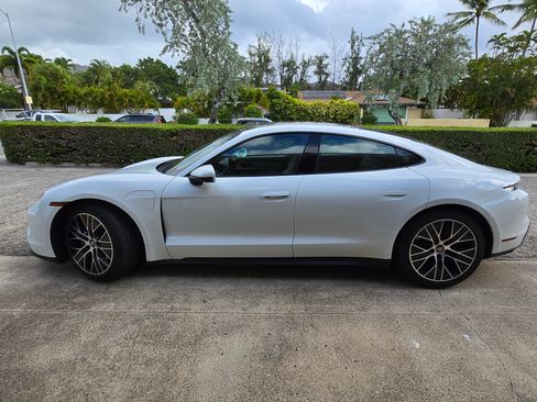 Used 2021 Porsche Taycan image 1