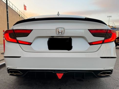 Used 2018 Honda Accord Sport image 9