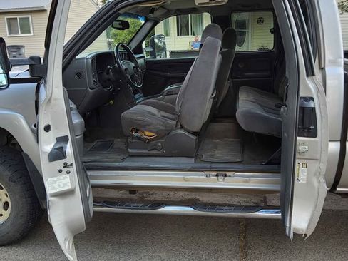 Used 2004 GMC Sierra 2500 SLE w/ Heavy-Duty Power Package image 8