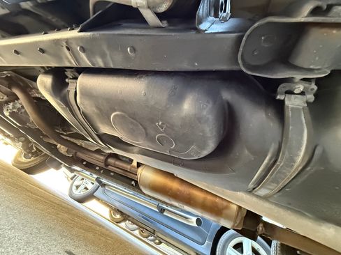 Used 2011 Toyota Tundra 4x4 Double Cab w/ Tow Pkg image 17