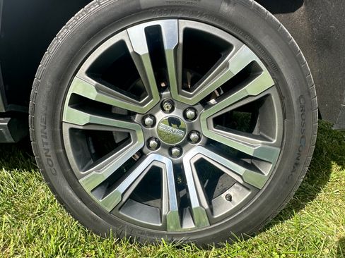 Used 2020 GMC Yukon XL Denali w/ Denali Premium Package image 27