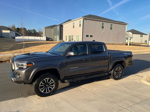 Used 2021 Toyota Tacoma TRD Sport w/ TRD Premium Sport Package image 5