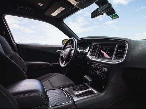 Used 2021 Dodge Charger SXT w/ Blacktop Package image 5