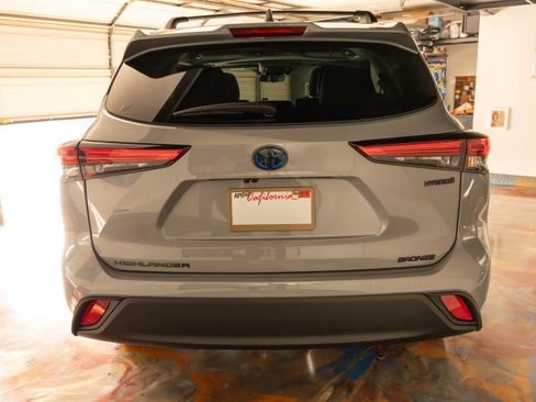 Used 2022 Toyota Highlander Bronze Edition image 6