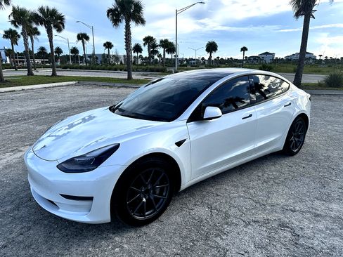 Used 2023 Tesla Model 3 Standard Range RWD image 10