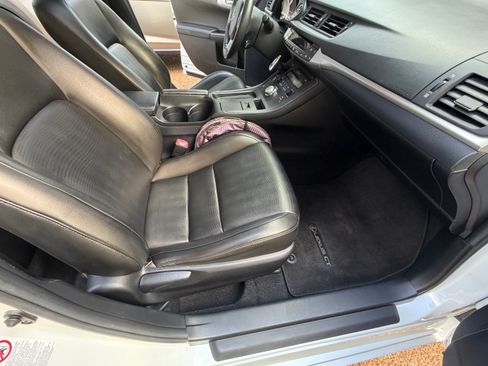 Used 2013 Lexus CT 200h FWD image 18