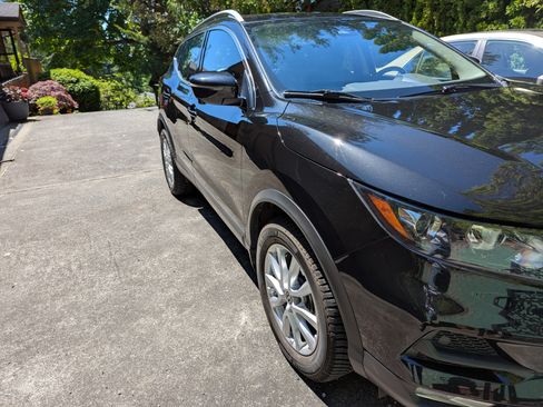 Used 2021 Nissan Rogue Sport SV w/ Technology Package image 14