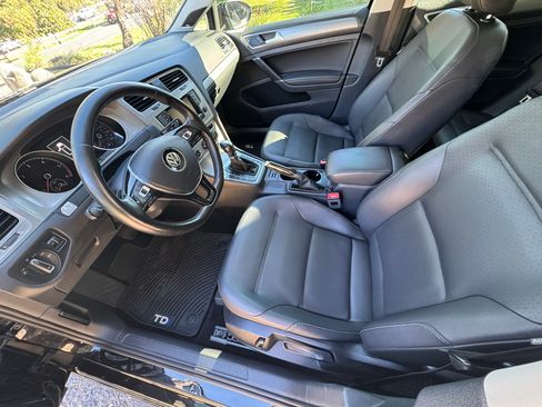 Used 2015 Volkswagen Golf TDI SE image 10