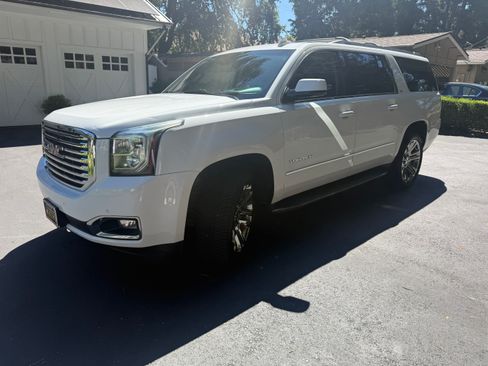 Used 2018 GMC Yukon XL SLT w/ Premium Edition AWD/4WD image 2