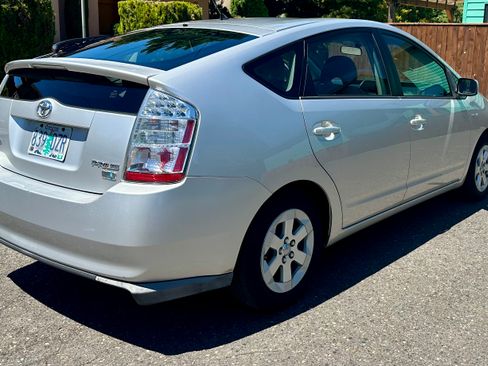 Used 2009 Toyota Prius Touring FWD image 2