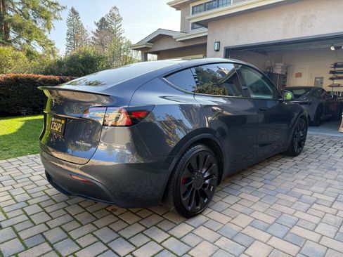 Used 2021 Tesla Model Y Performance image 8