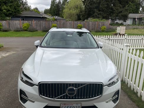 Used 2022 Volvo XC60 B5 Inscription w/ Advanced Package AWD/4WD image 1