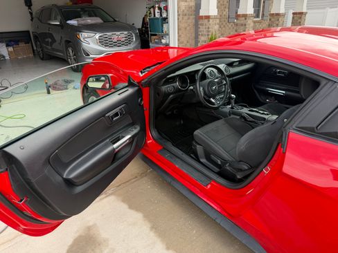 Used 2017 Ford Mustang V6 Coupe 2D image 5