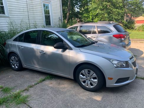 Used 2013 Chevrolet Cruze LS image 4