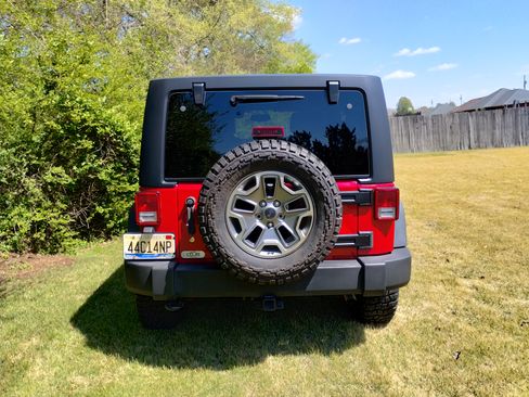 Used 2014 Jeep Wrangler Unlimited Rubicon w/ Connectivity Group image 11