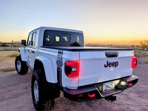 Used 2025 Jeep Gladiator Mojave w/ Convenience Group image 5