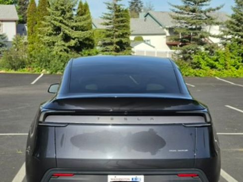 Used 2026 Tesla Model Y AWD image 9