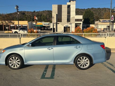 Used 2014 Toyota Camry XLE image 4