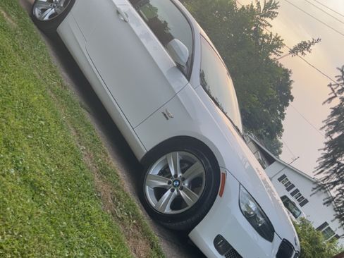 Used 2010 BMW 335i xDrive Coupe image 2