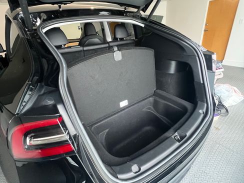 Used 2021 Tesla Model Y Long Range image 4