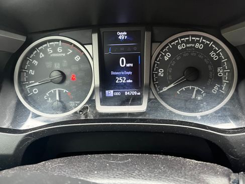 Used 2016 Toyota Tacoma SR5 w/ SR5 Appearance Package (SN) AWD/4WD image 2