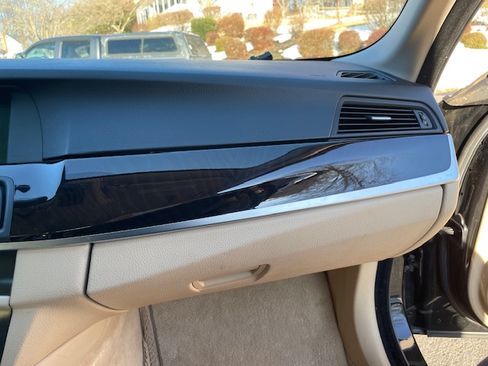 Used 2011 BMW 528i Sedan image 9