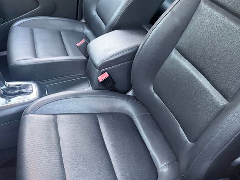 Used 2010 Volkswagen Tiguan Wolfsburg Edition FWD image 10
